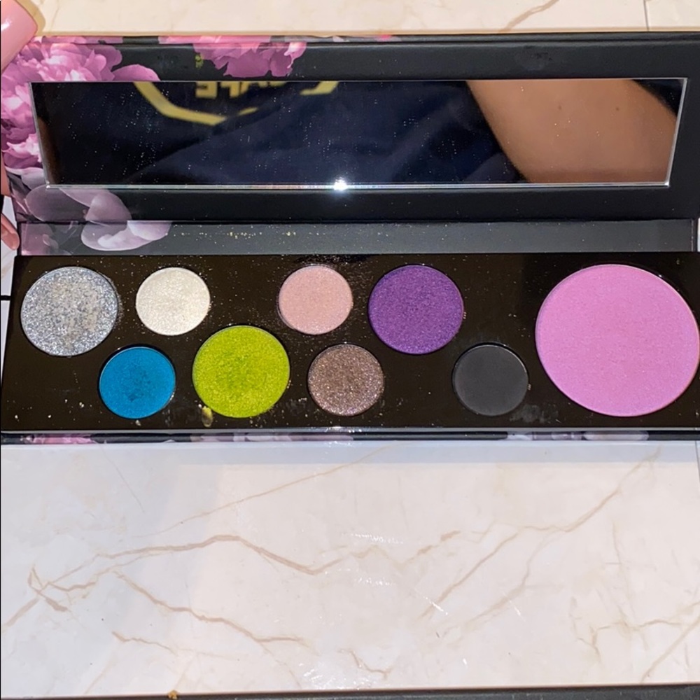 Eyeshadow palette